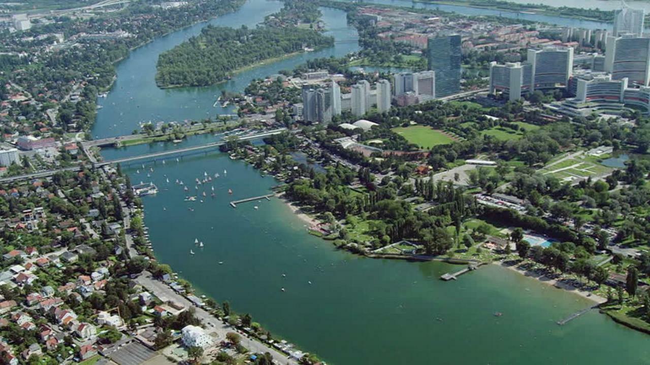 Zentrumnah Direkt An Ubahn Bei Un-vic Und Am Badestrand Apartment
